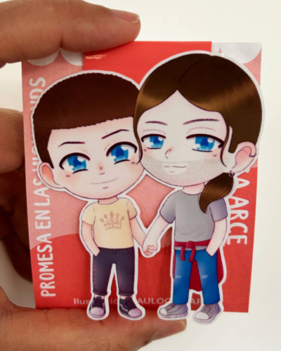 Marcapáginas imantado con ilustración a doble cara y a color de Duncan y Ryan, Promesa en las Highlands, novela de romance LGBT de Nisa Arce