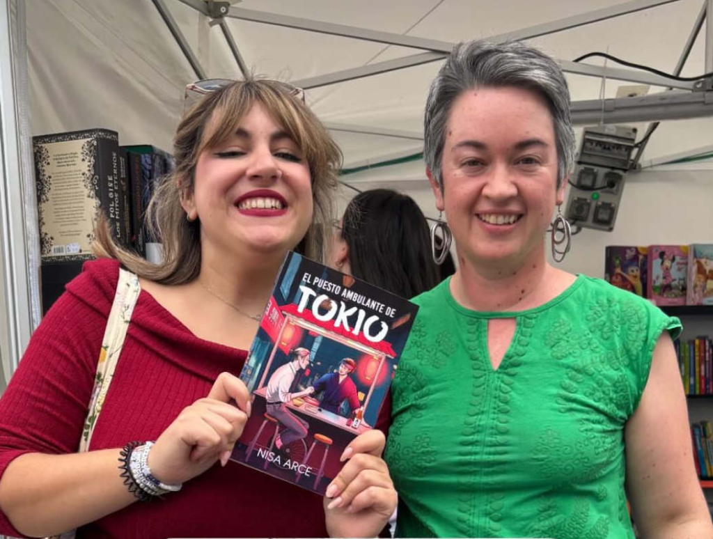 Firmas de Nisa Arce en la feria del libro de Telde 2025, caseta Librería Yaya
