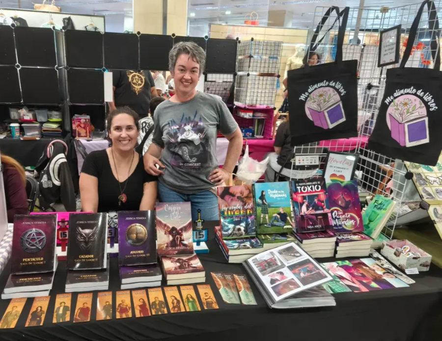 Idol & Comic Fest La Ballena 2025, Artist Alley, Jessica Herrera y Nisa Arce