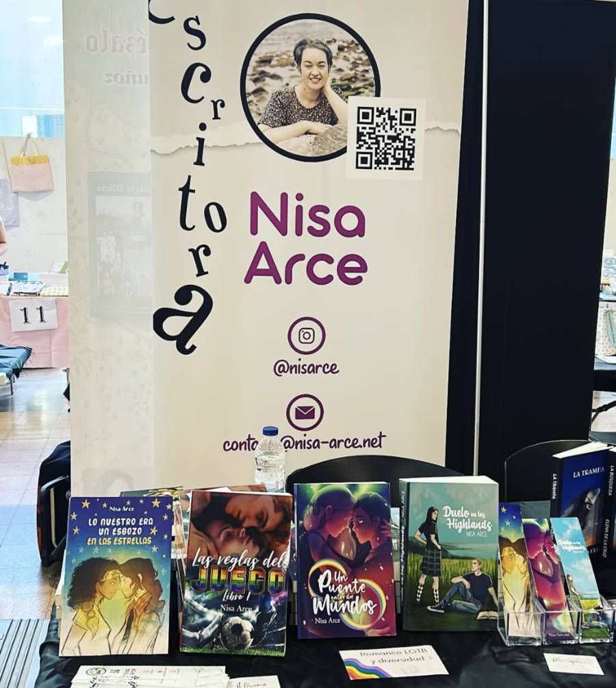 Ejemplo de mesa de autora compartida en evento literario (Your Stories Market)