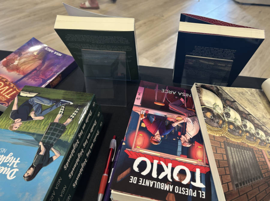 Mesa de autor en evento literario