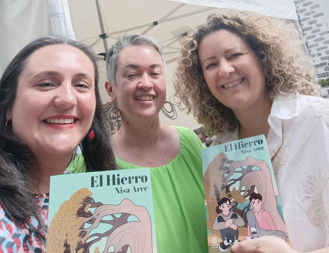 Las escritoras canarias Gara Alom, Nisa Arce y Támara Alemán López.