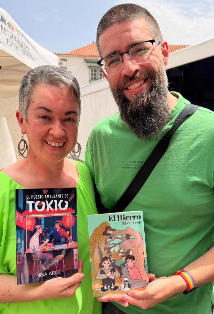 El escritor Danny Déniz y la escritora Nisa Arce en la feria del libro de Telde 2026.