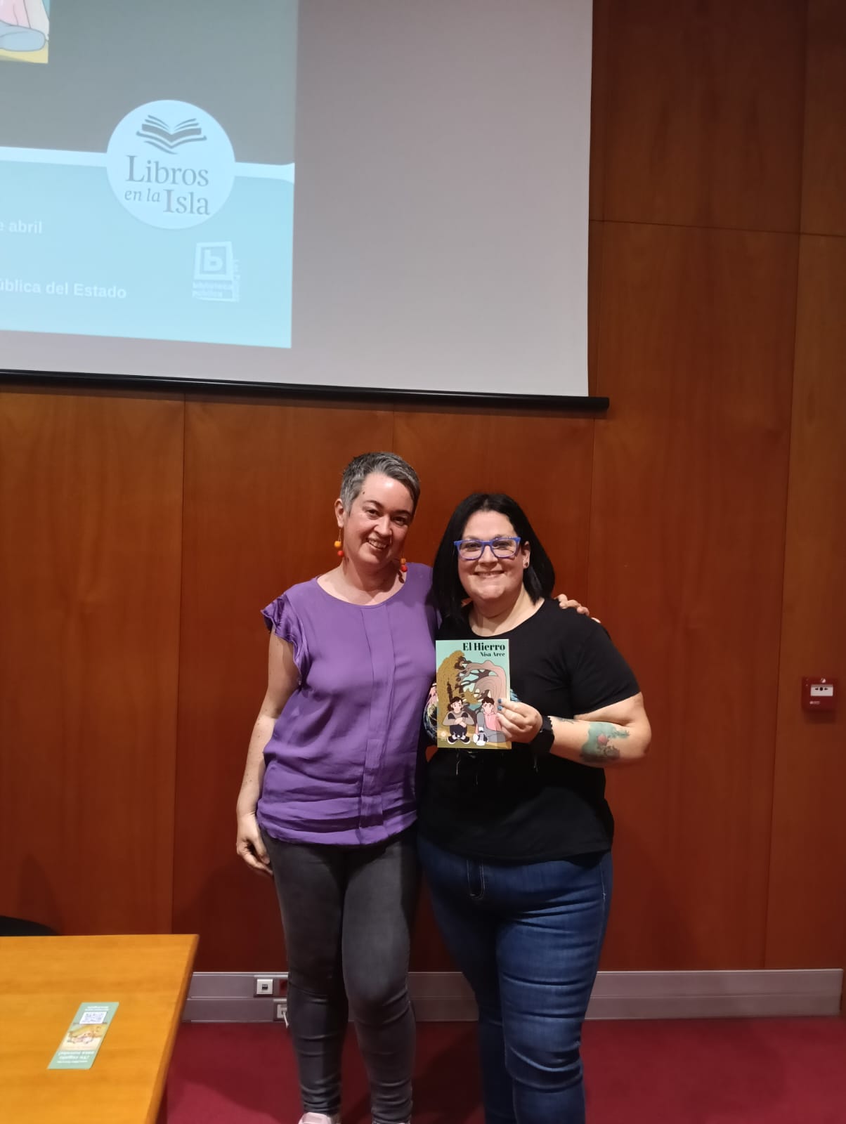 Presentación de El Hierro con Libros en la Isla, Nisa Arce, en la biblioteca pública del Estado en Las Palmas